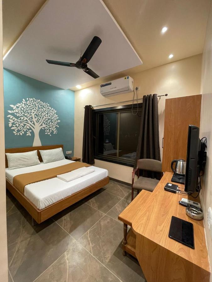 Hotel Vardhan Silvassa Exterior foto