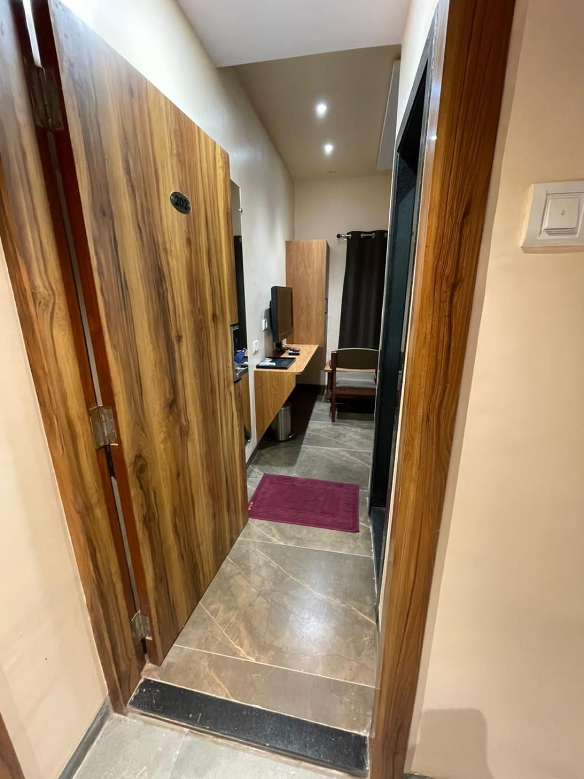 Hotel Vardhan Silvassa Habitación foto